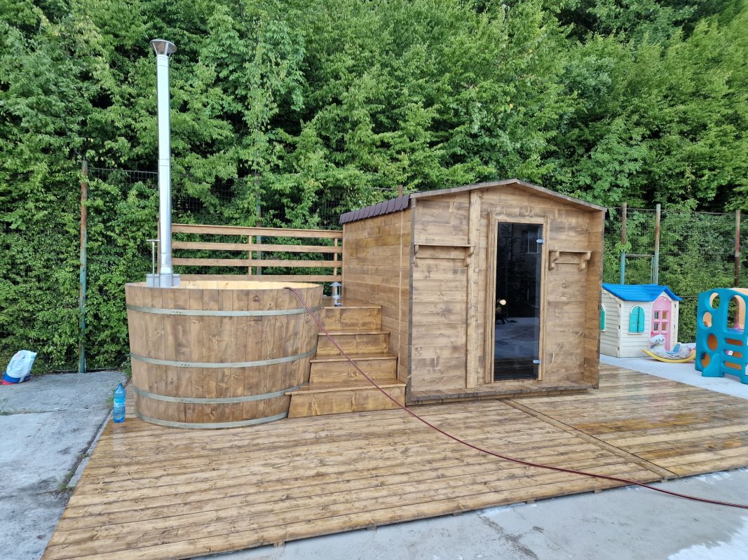 Sauna-din-lemn-cu-ciubar
