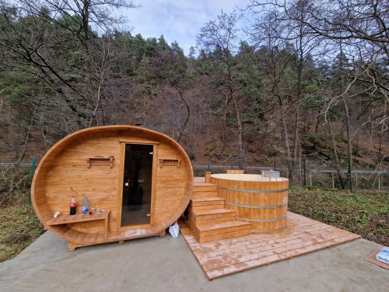 ciubar cu sauna din lemn