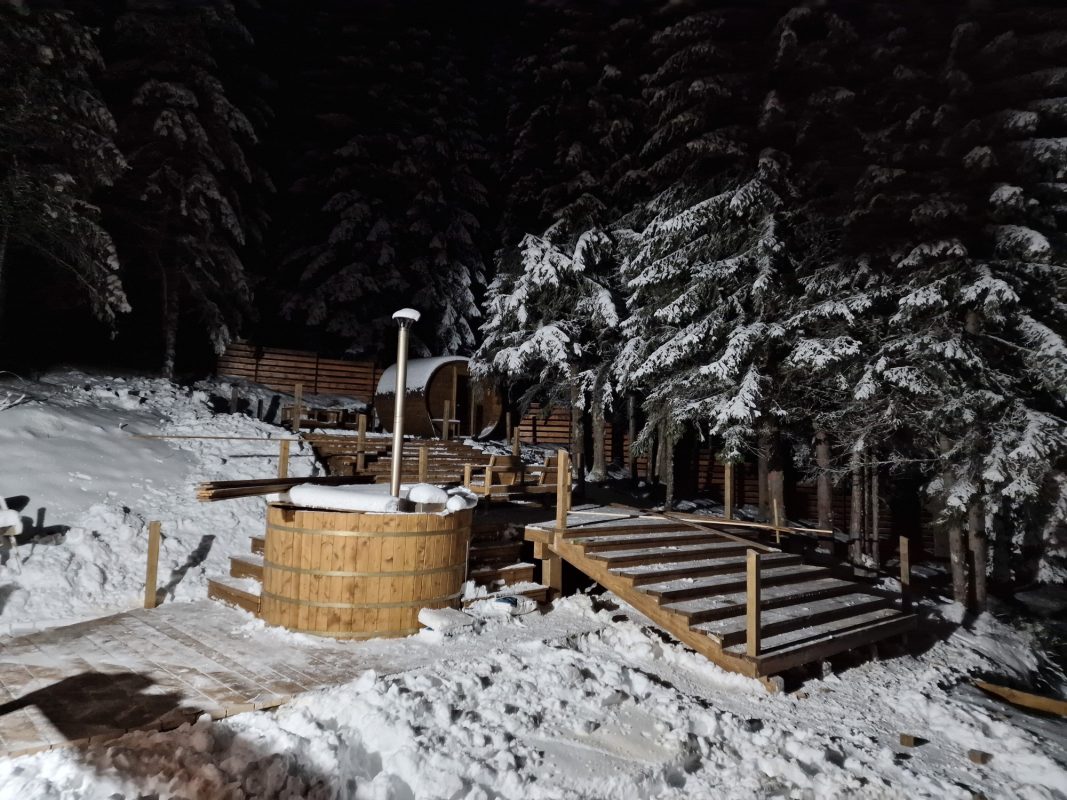 ciubar din lemn cu sauna