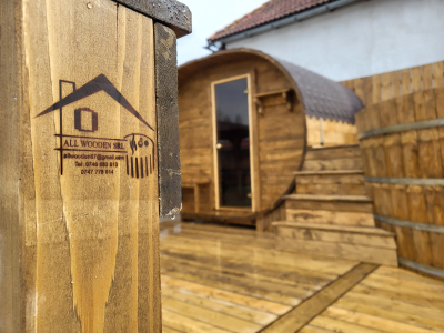 ciubar din lemn cu treapta si sauna