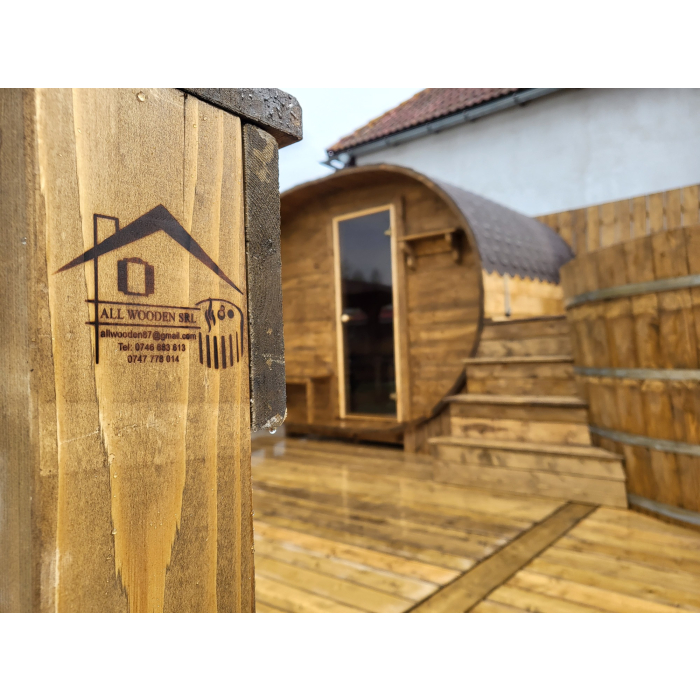 ciubar din lemn cu treapta si sauna