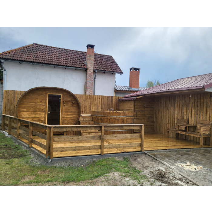 ciubar din lemn cu treapta si sauna