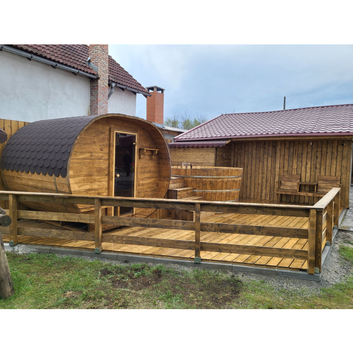 ciubar din lemn cu treapta si sauna